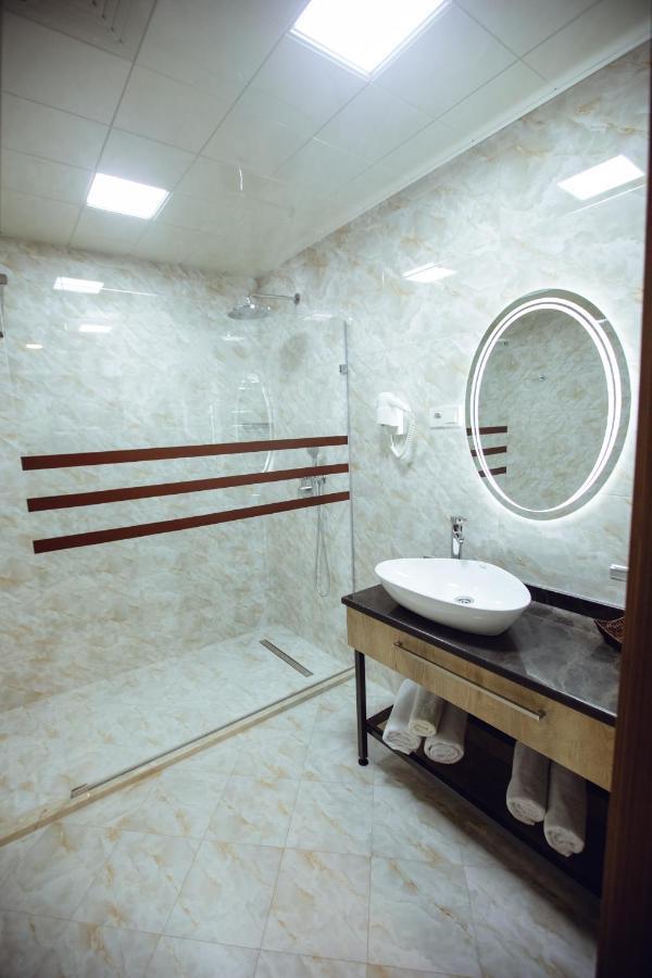 La Corne Hotel באקו מראה חיצוני תמונה